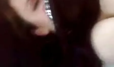 بلوند یک خروس سیاه بزرگ را در زنانسکسی چاق سوراخ یافت.