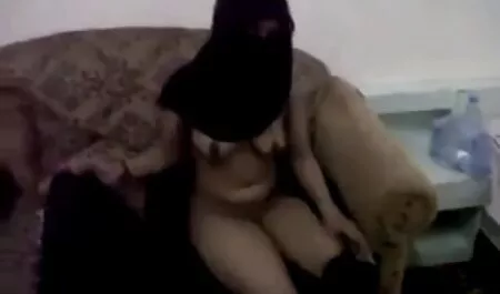 دختر را ترغیب کردم که فیلم سکسی چاقها در اتاق قفل مکیده شود.
