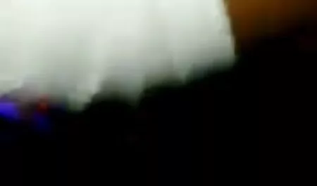 مادر زیبایی که آرایش کرده و ناخن های سیاه دوست پسر فلم سکس زنهای چاق را مکیده است