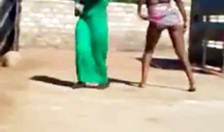 جوجه سفید یک مرد سیاه سکسایرانی چاق پوست را از طریق گلوریکل مکید