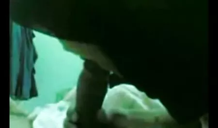 دانش آموز روسی پورنچاق را لگد می زند.