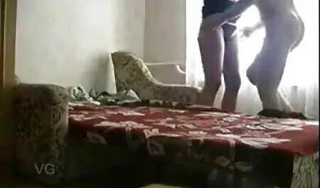 مادر برهنه با ماسک سیاه و سینه های بزرگ به یک مرد بیدمشک ﻿فیلم سکسی زن چاق روی زمین می دهد