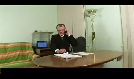 دختری که در کستینگ قرار دارد ، یک کیر بزرگ سیاه و سفید را بر روی الاغ خود قرار می دهد چاق چله سکسی