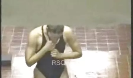 پسر جوان از از blowjob سبزه لذت می برد در حالی که دومی در همین نزدیکی فیلم سکسی زنان خیلی چاق نشسته است