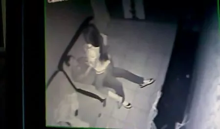 جوجه Busty کلیپ سکسی زن چاق خسته از انتظار یک مرد در سفر کاری و انگشت زدن به ماندا با یک چمدان لاستیکی