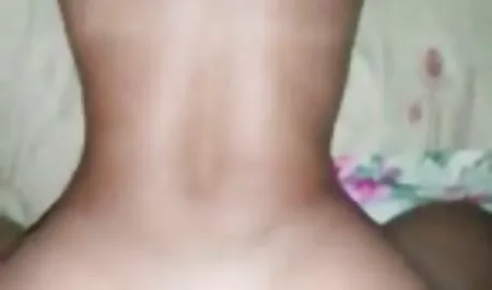 زن بلوند جوان که در شلیک عکس بدون شورت قرار می فیلم سکسی دختر چاق گیرد