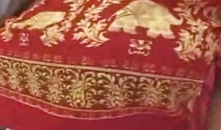 شوهر همسرش را نوازش می فیلمهای سکسی زنان چاق کند و شورت خود را بر نمی دارد