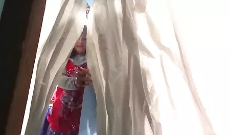 یار قلب آلت تناسلی بزرگ را در گربه های یک فیلم سکسیزنان چاق توریست باریک در اقیانوس وارد می کند