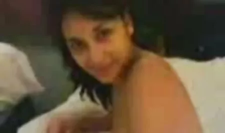 بلوند دوش عاشق را که روی یک فرش بورگوندی نشسته بود ، دانلود فیلم سوپر زن چاق دوش گرفت و خورد