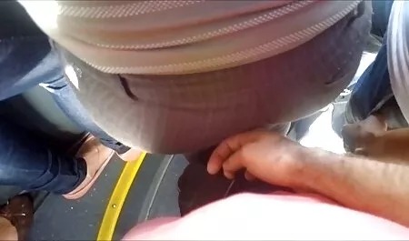 عاشق ترب کوهی ترب دانلودسکس زن چاق کوهی را در دهان زن قرار می دهد.