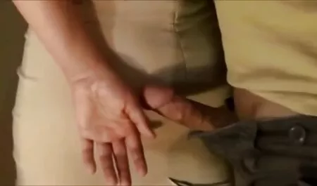 مرد روی فیلم های سکسی زنان چاق شکم دختر می آید.