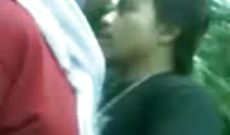 رفیق خروس بزرگ ، مادر مقعدی را در مقعد روی سوپرایرانی چاق نیمکت fucks می کند