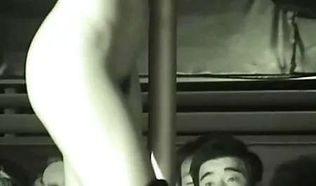 Moloduha سکسیزن چاق در حال رانندگی از یک سوراخ است.